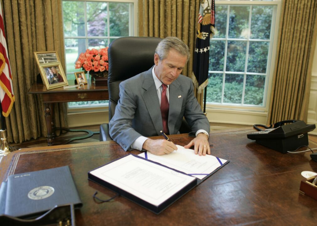 2005: NRA helps win immunity for gun manufacturers